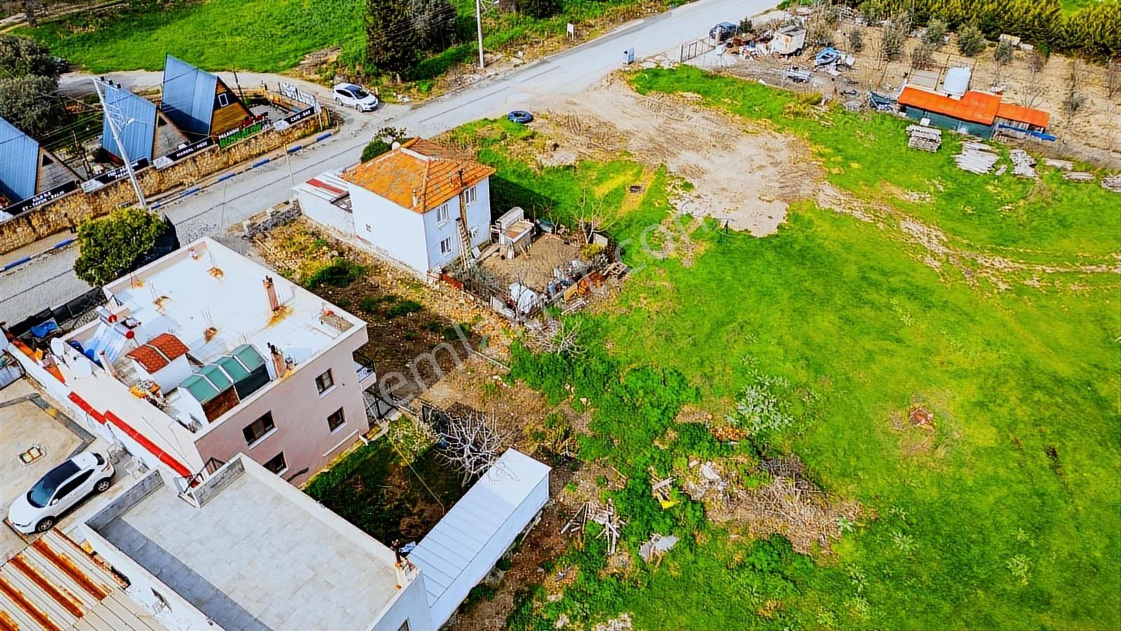 Foça Kozbeyli Köy Merkezinde Yol Üzeri Satılık Tarla - Görsel 8