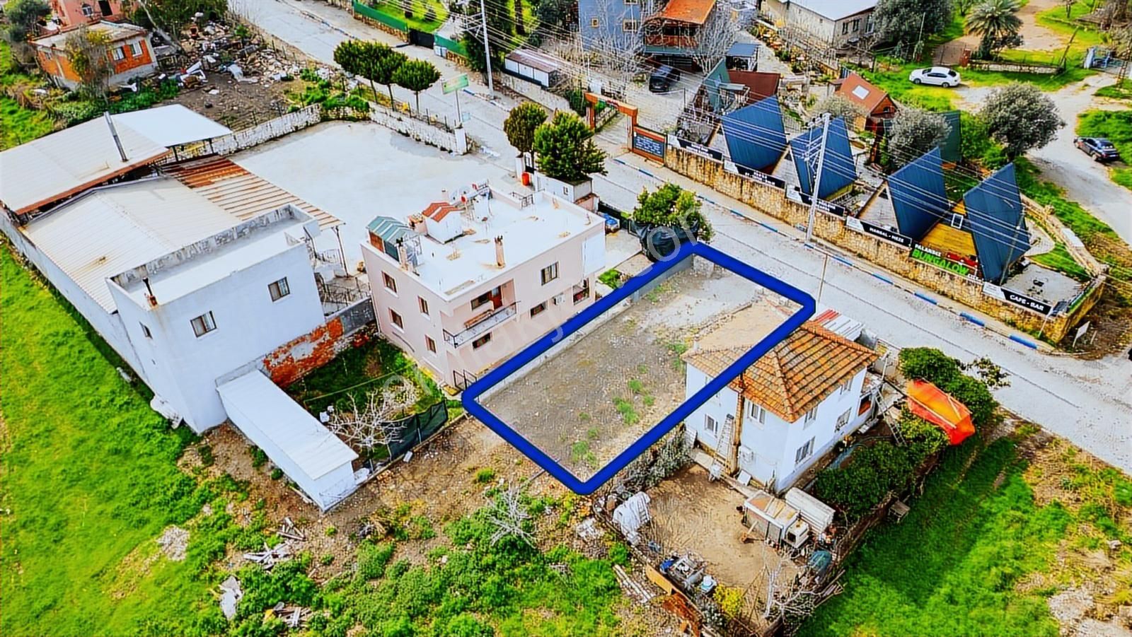 Foça Kozbeyli Köy Merkezinde Yol Üzeri Satılık Tarla - Görsel 16