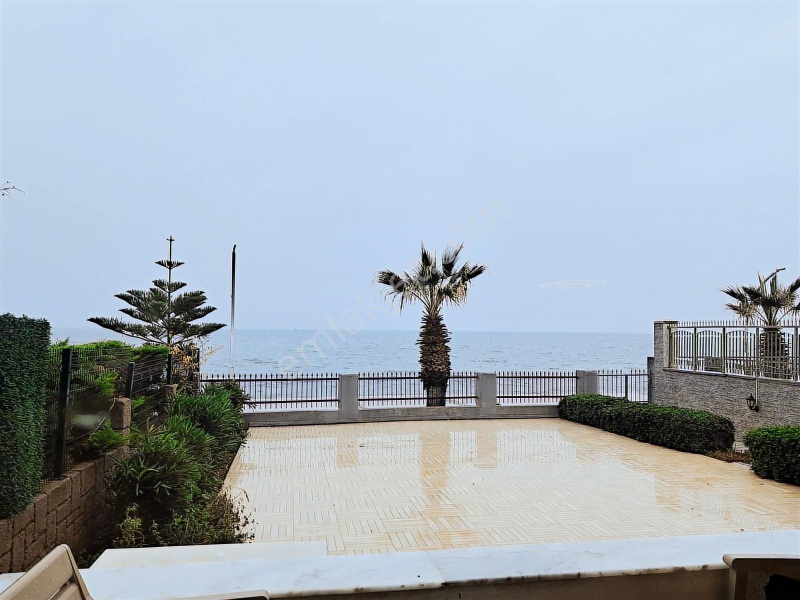 Denize Sıfır, 110 Metrekare Bahçe Katı, Daire