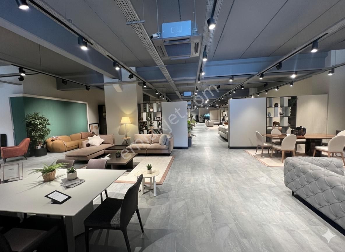 Roma' Dan Bursa Yoluna Cephe Kiralık Mağaza - Görsel 2