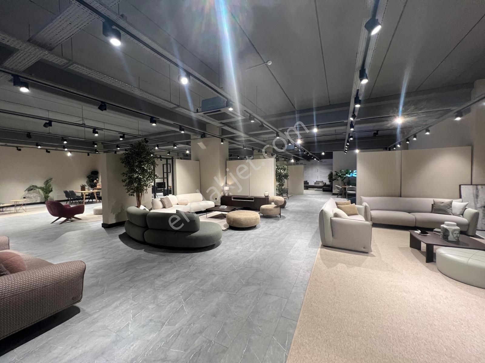 Roma' Dan Bursa Yoluna Cephe Kiralık Mağaza - Görsel 5