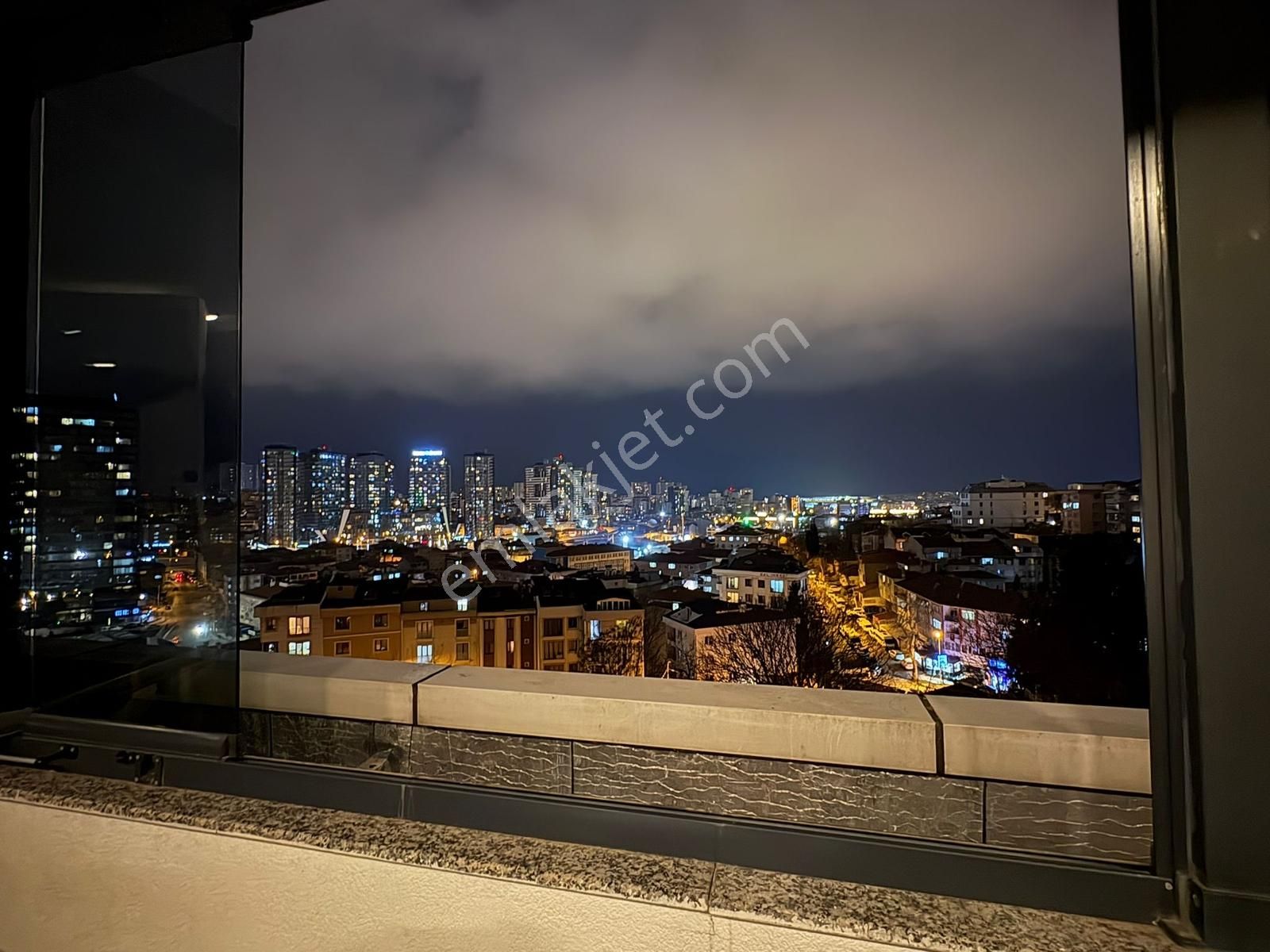 Merkezi Konum-büyük Teraslı-masrafsız-iskanlı-kapanmaz Manzara