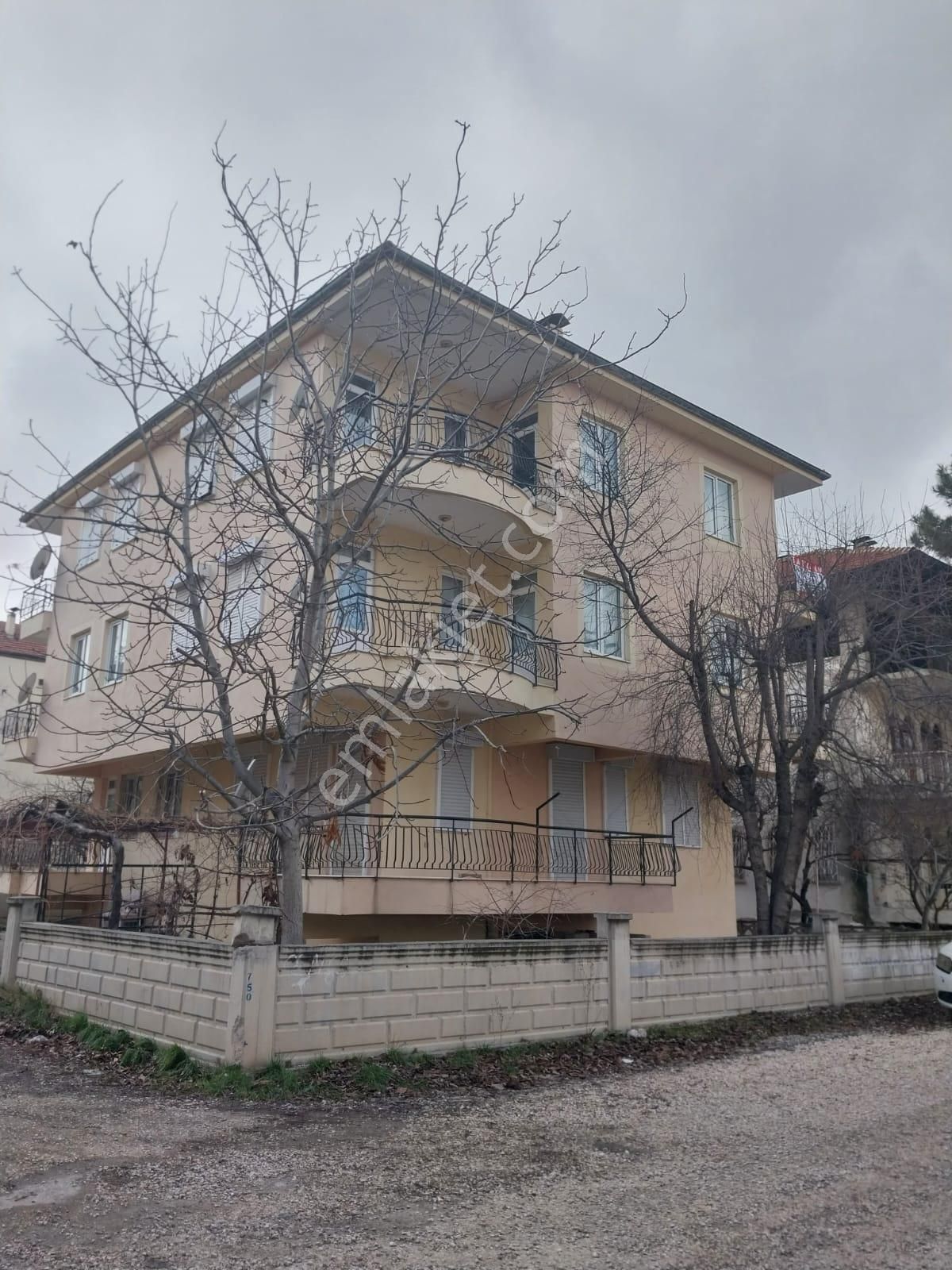 Korkuteli Aşşağıpazarda Bulunan 85 M2 Lik Dairemiz Uygun Fiyata İlandadır