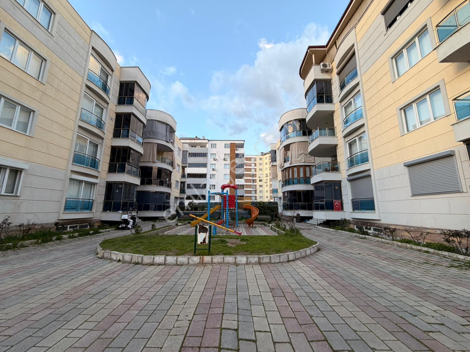 🏡 Göl-san Gayrimenkul’den 🏡 Yeşil Mah. Havuzlu Site İçerisinde 3+1 Kupon Daire !!!