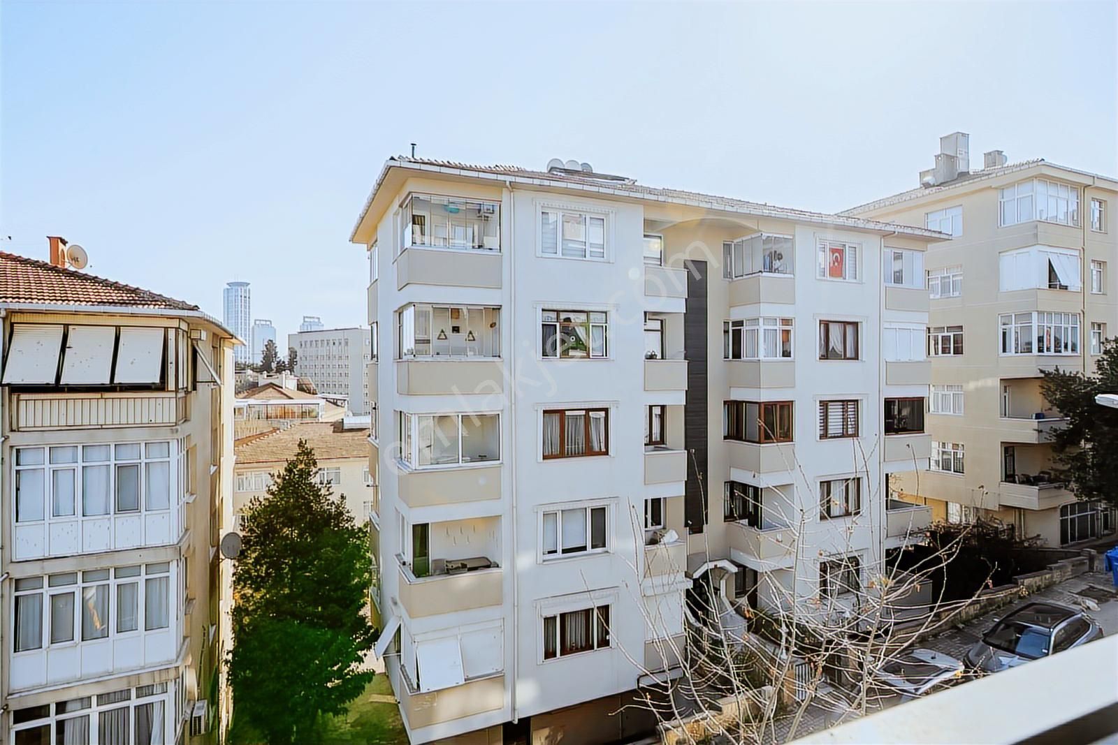 Acıbadem'de Sıfır Binada, Balkonlu, Geniş Ve Full Eşyalı Kiralık - Görsel 13
