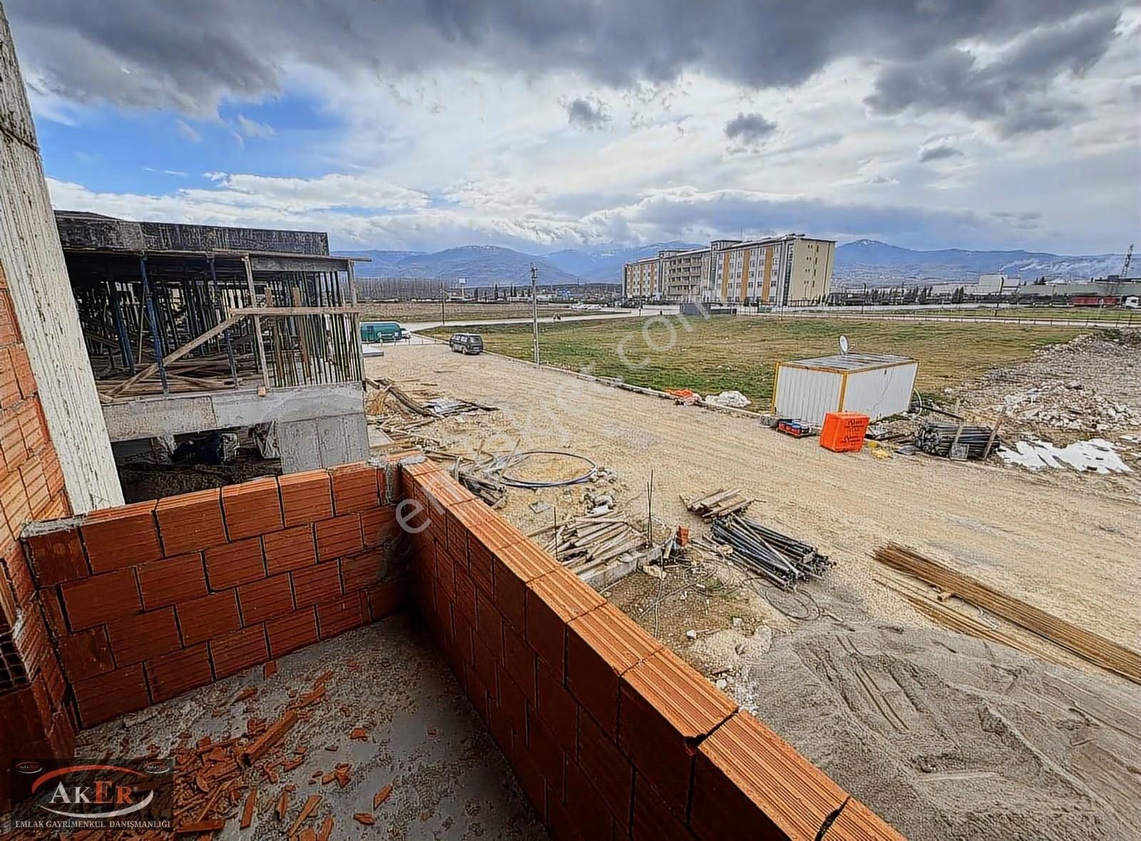 Koridorlu | Ankastre Kombi & Cam Balkon| Ön Cephe | 2+0 Daire - Görsel 9