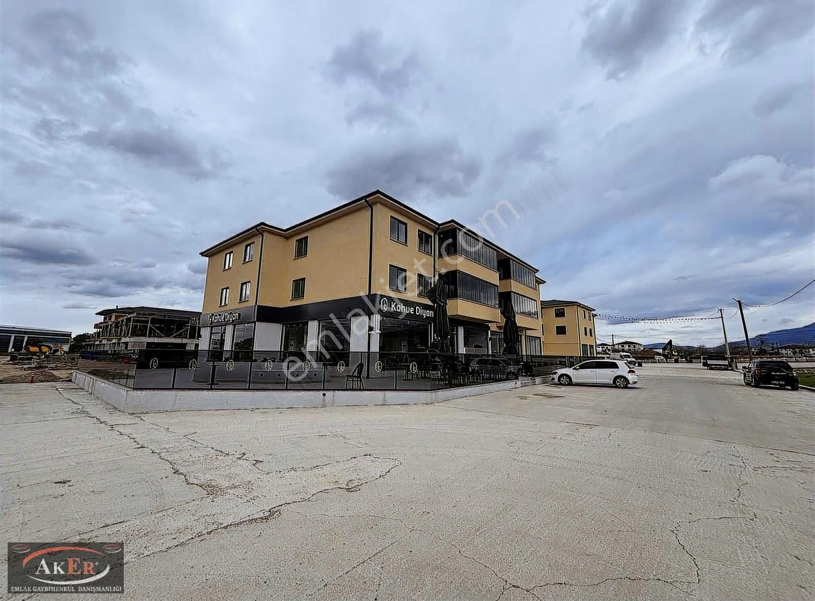 Koridorlu | Ankastre Kombi & Cam Balkon| Ön Cephe | 2+0 Daire - Görsel 15