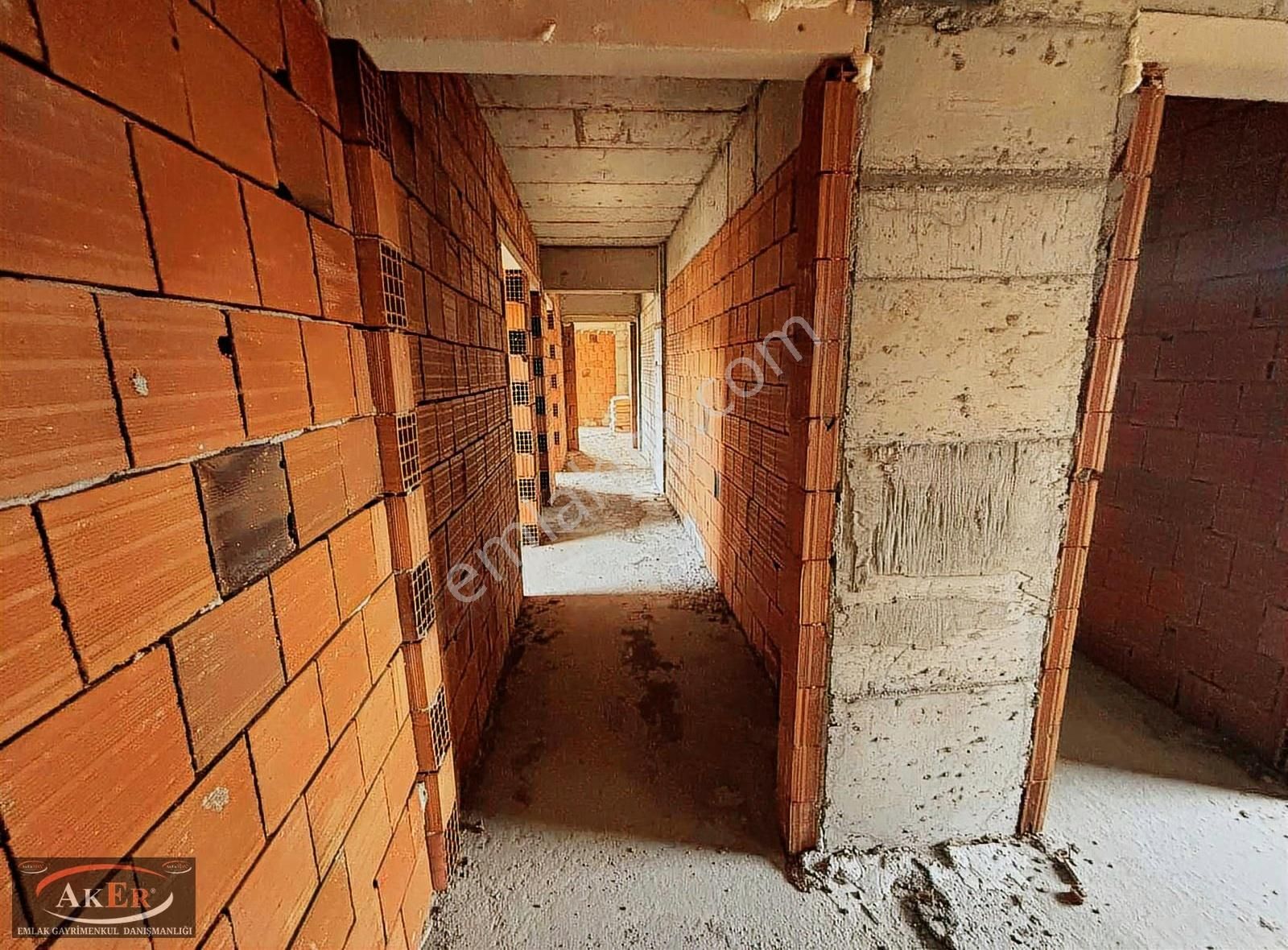 Koridorlu | Ankastre Kombi & Cam Balkon| Ön Cephe | 2+0 Daire - Görsel 4