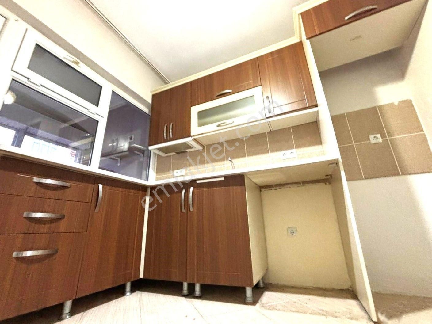 Aygülden Akçay Merkez'de Denize Yakın Çift Cepheli Çift Balkonlu Doğalgaza Uyumlu 3+1 Satılık Daire - Görsel 4