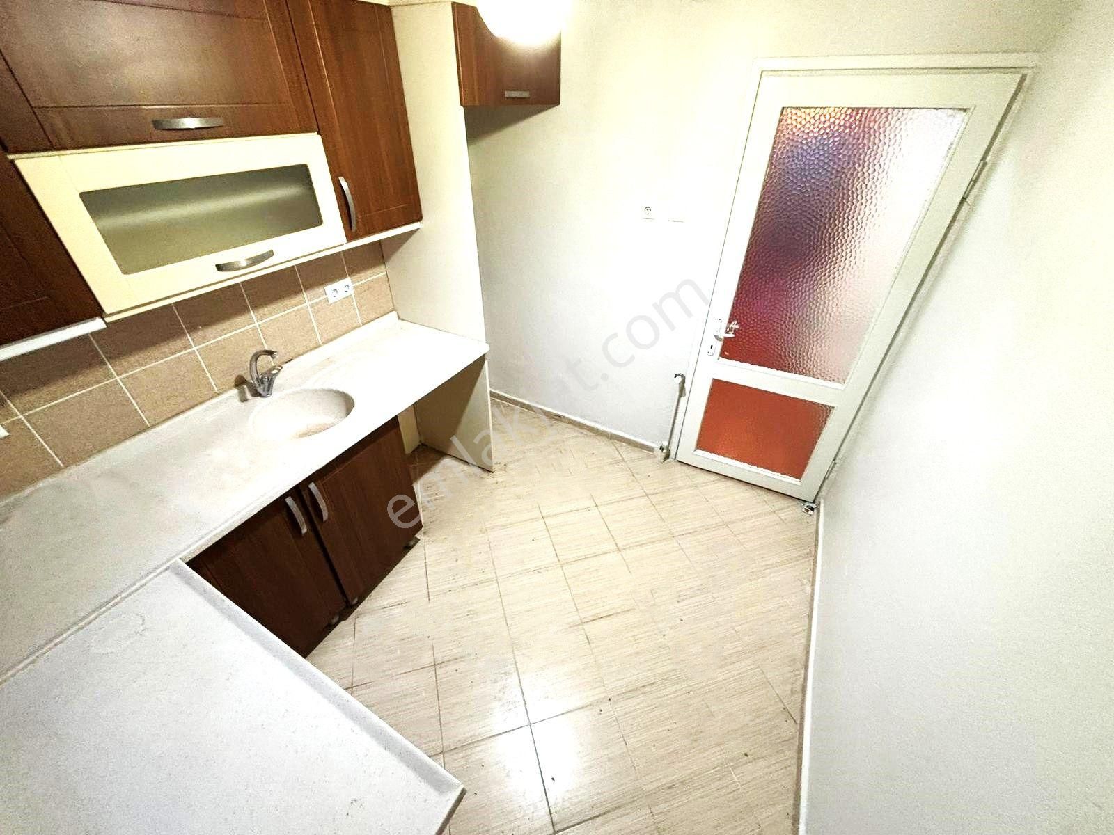 Aygülden Akçay Merkez'de Denize Yakın Çift Cepheli Çift Balkonlu Doğalgaza Uyumlu 3+1 Satılık Daire - Görsel 3