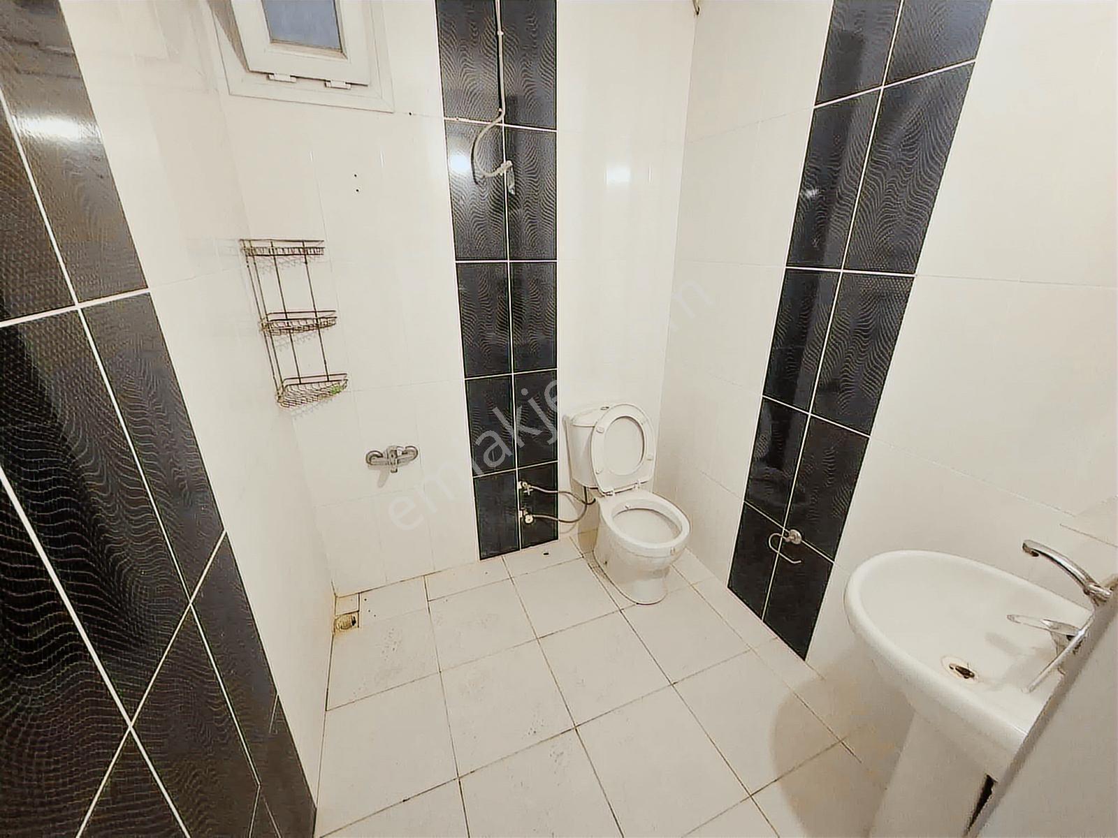 Kozan Yoluna Yakın Geniş Oturumlu Kiralık Daire - Görsel 15