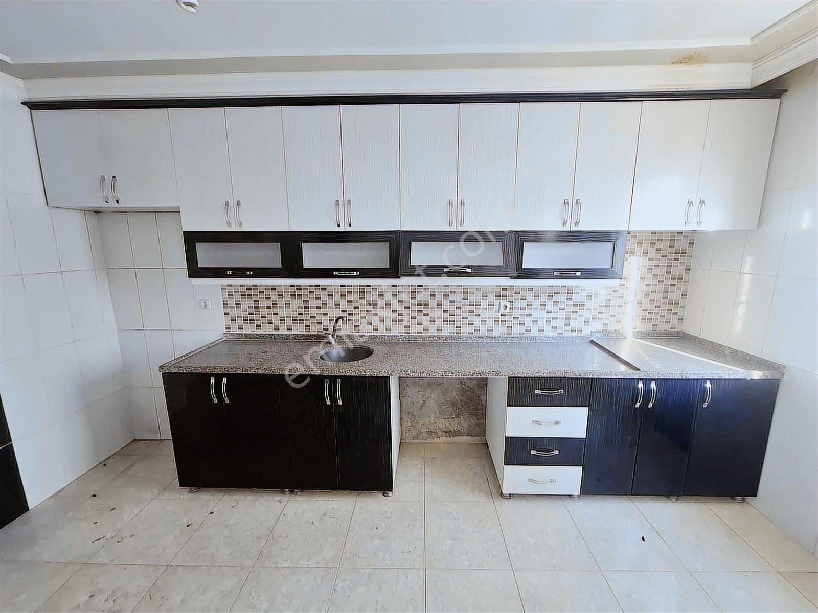 Kozan Yoluna Yakın Geniş Oturumlu Kiralık Daire - Görsel 12