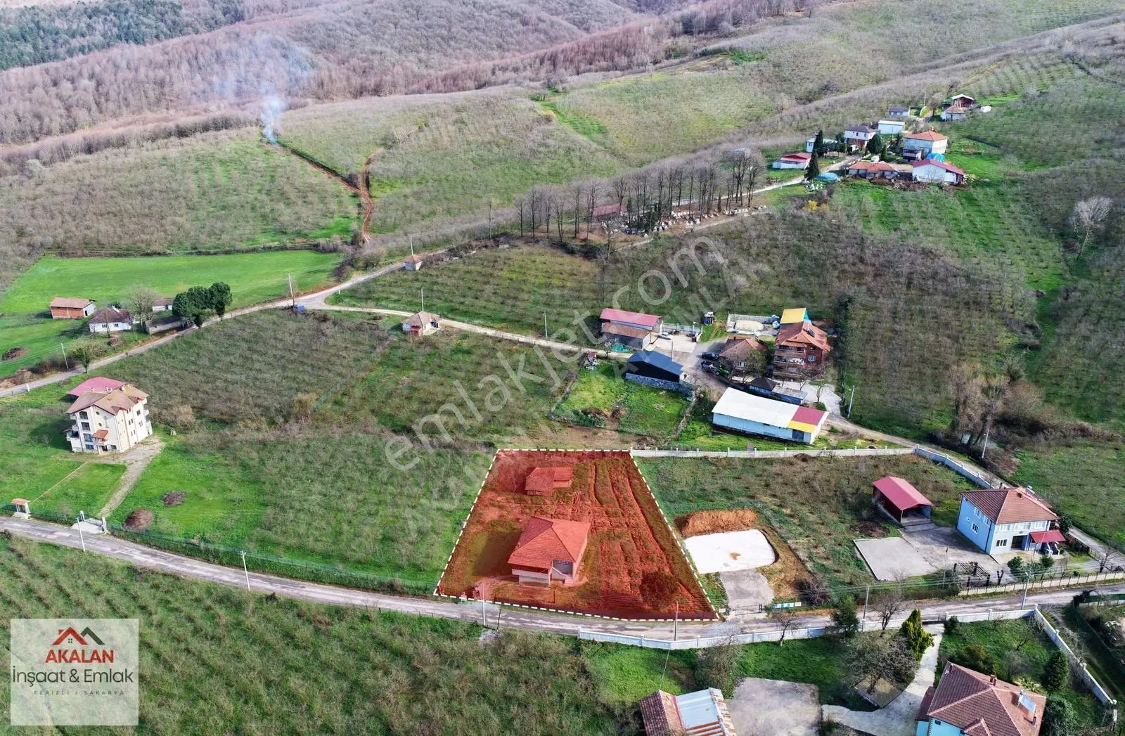 Akçukur'da 2.195 M² İmarlı Arsa İçinde Müstakil Ev Fırsatı