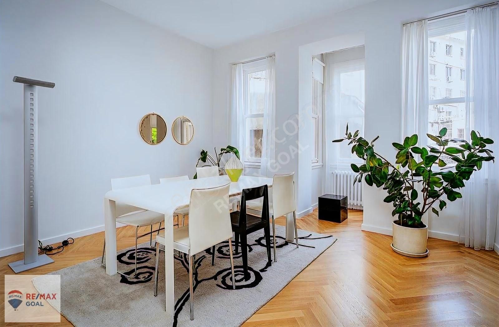 Galata'da Tarihi Binada Yenilenmiş 3+1 Satılık Daire - Görsel 9