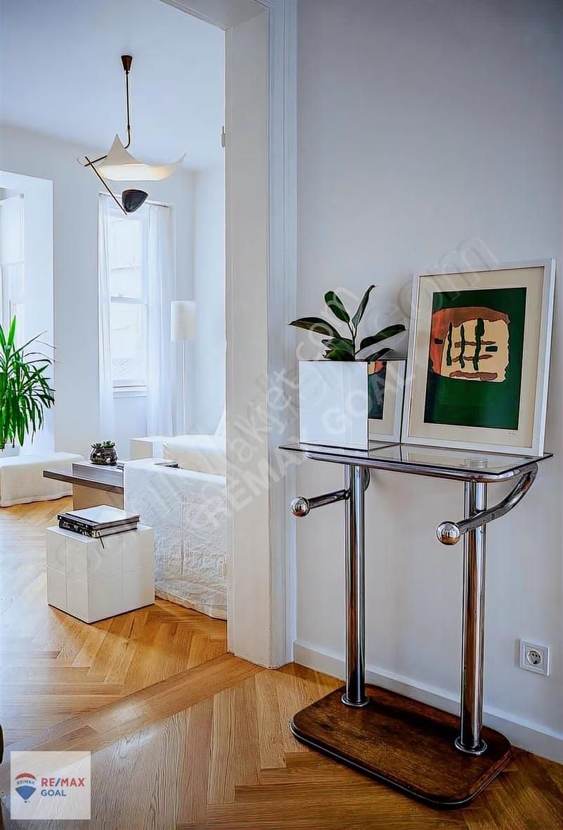 Galata'da Tarihi Binada Yenilenmiş 3+1 Satılık Daire - Görsel 12