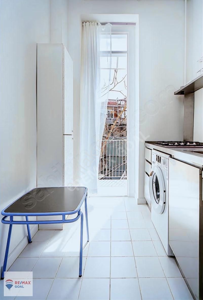 Galata'da Tarihi Binada Yenilenmiş 3+1 Satılık Daire - Görsel 2