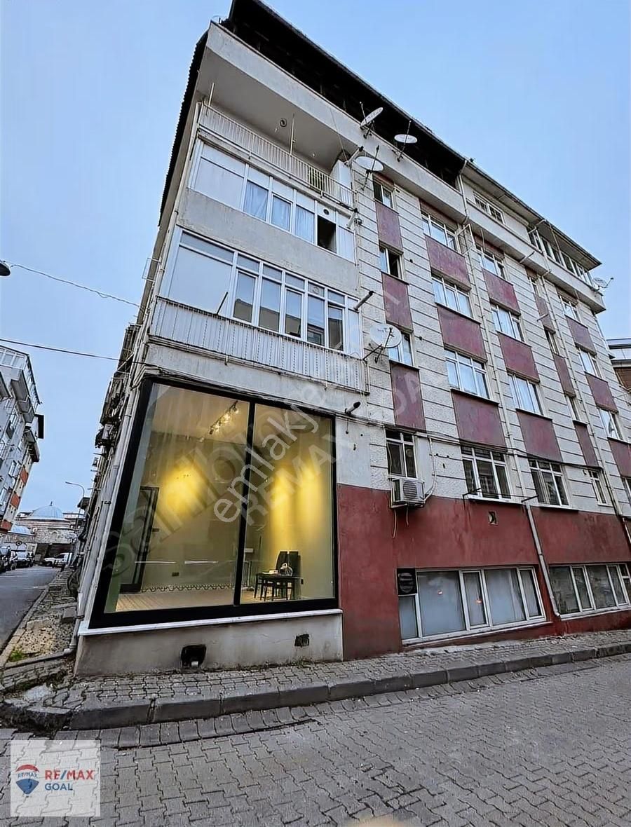 Üsküdar Valide Atikde Merkeze Yürüme Mesafesinde Kiralık Dükkan - Görsel 3