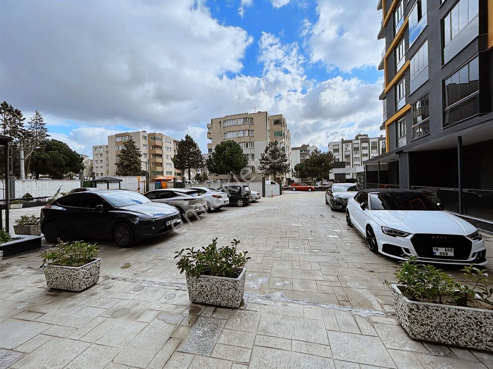 Cumhuriyet Mahallesinde Okullara Ve Podyum Parka Yakın 3+1 Daire - Görsel 4