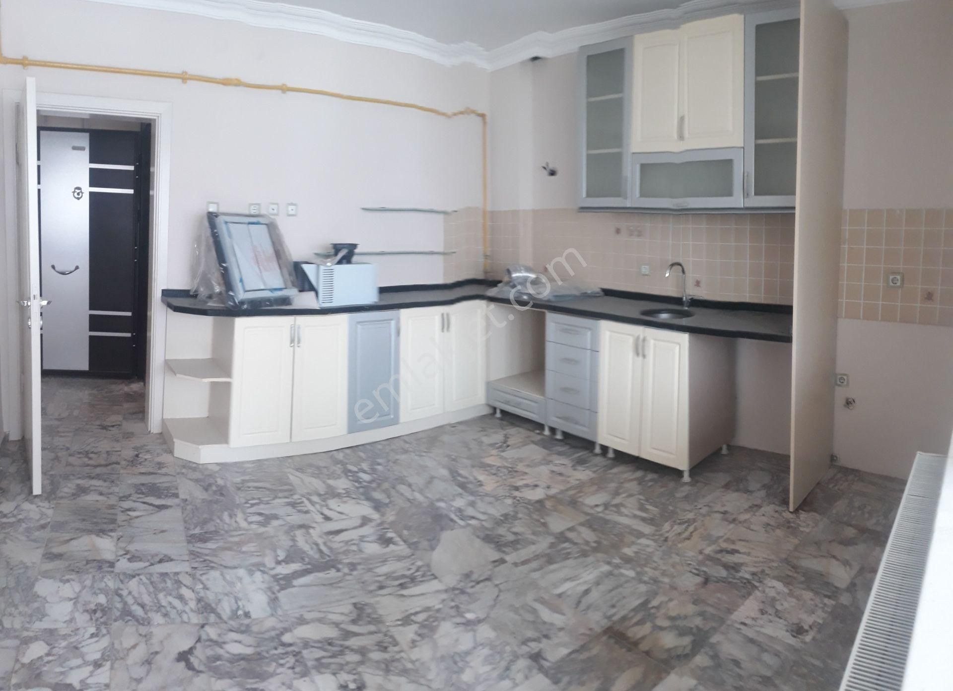 Villa Emlak' Tan Arifiye Mah..2+1 Kiralık Daire