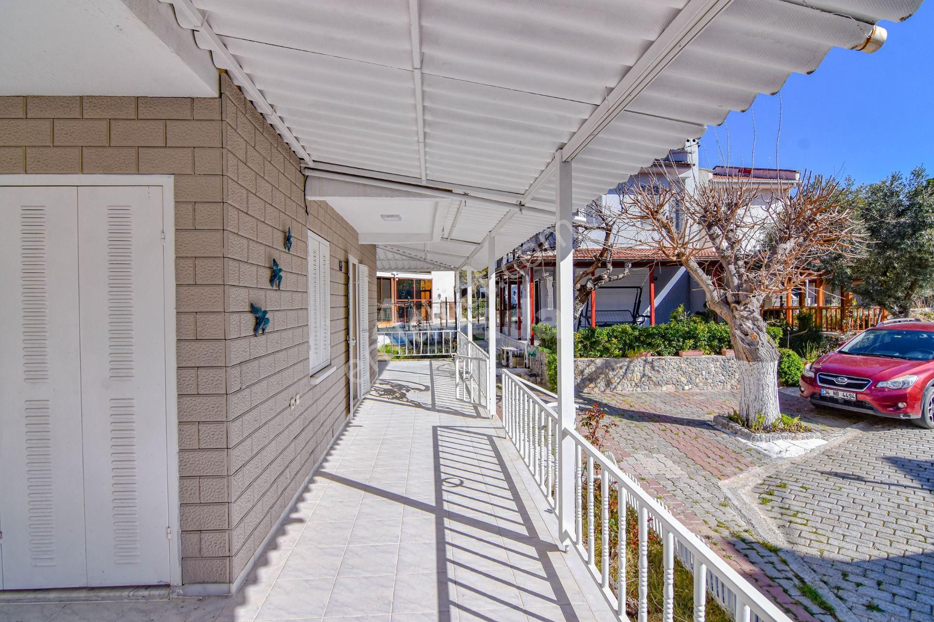 Kuşadası'nda Havuzlu Sitede Satılık 2+1 Villa - Görsel 22