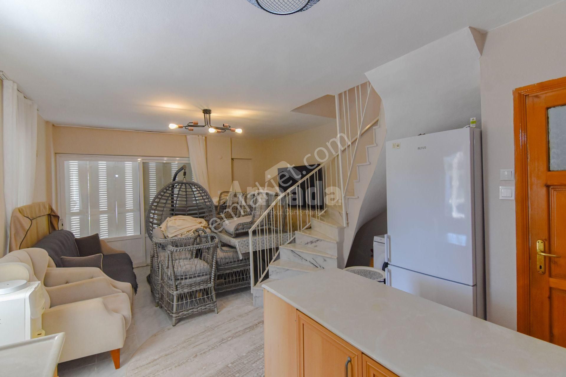 Kuşadası'nda Havuzlu Sitede Satılık 2+1 Villa - Görsel 8