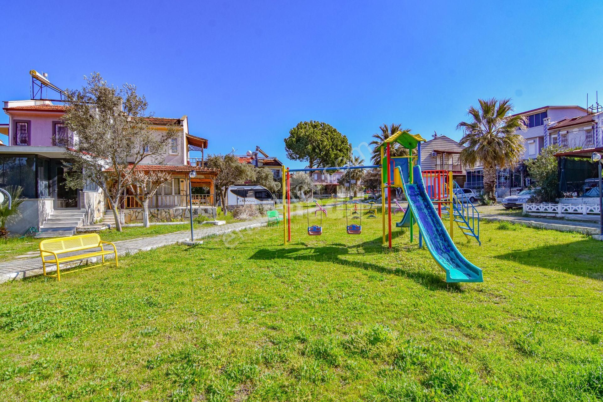 Kuşadası'nda Havuzlu Sitede Satılık 2+1 Villa - Görsel 28