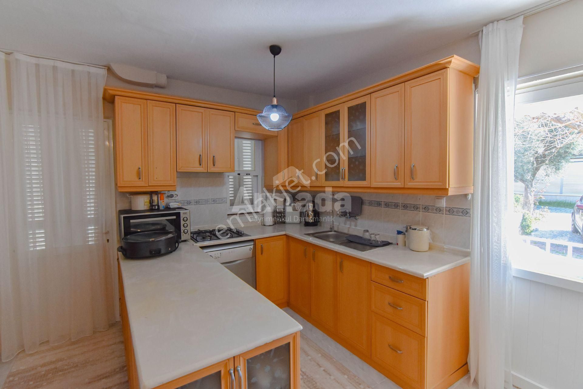 Kuşadası'nda Havuzlu Sitede Satılık 2+1 Villa - Görsel 5