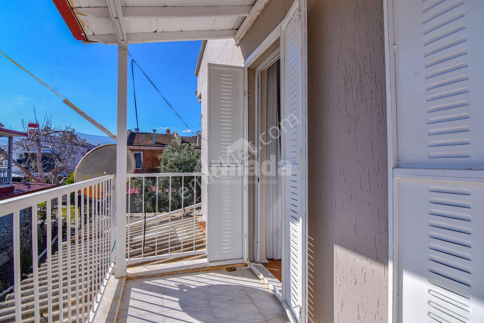 Kuşadası'nda Havuzlu Sitede Satılık 2+1 Villa - Görsel 19