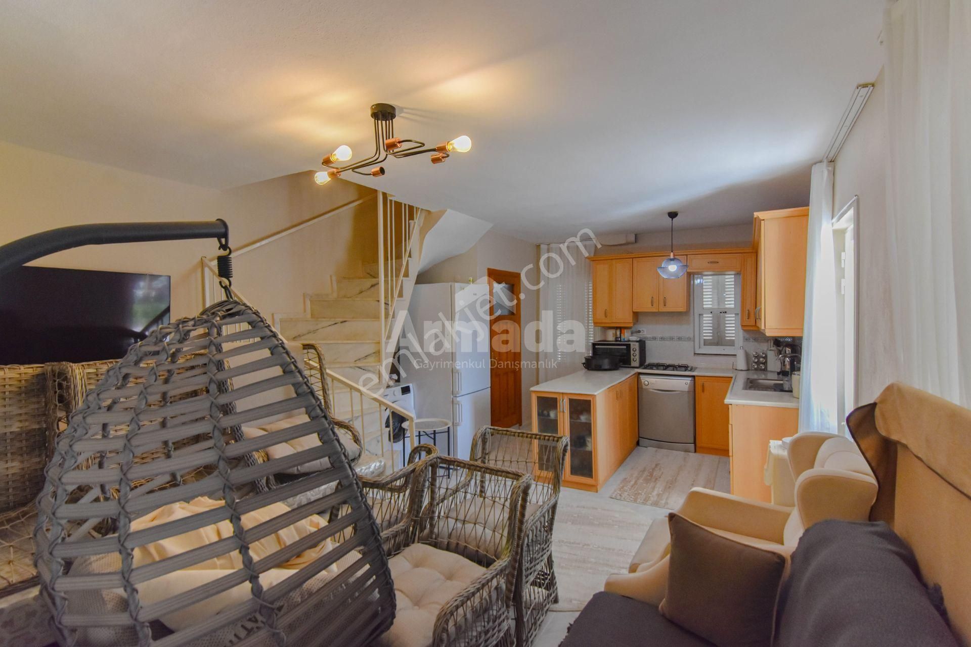 Kuşadası'nda Havuzlu Sitede Satılık 2+1 Villa - Görsel 3