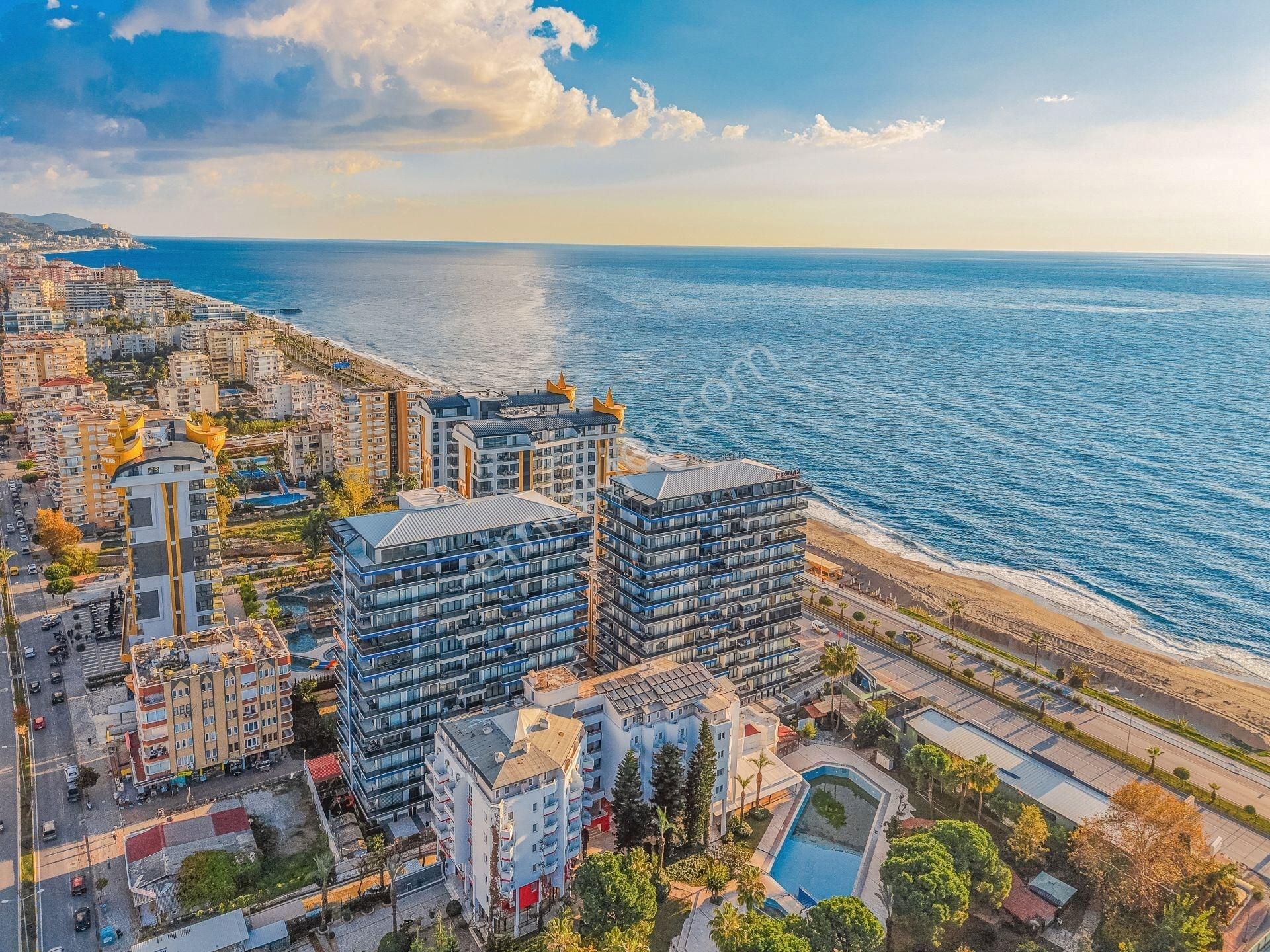 Alanya Mahmutlar’da Denize Sıfır Eşyalı 2+1 Satılık Daire