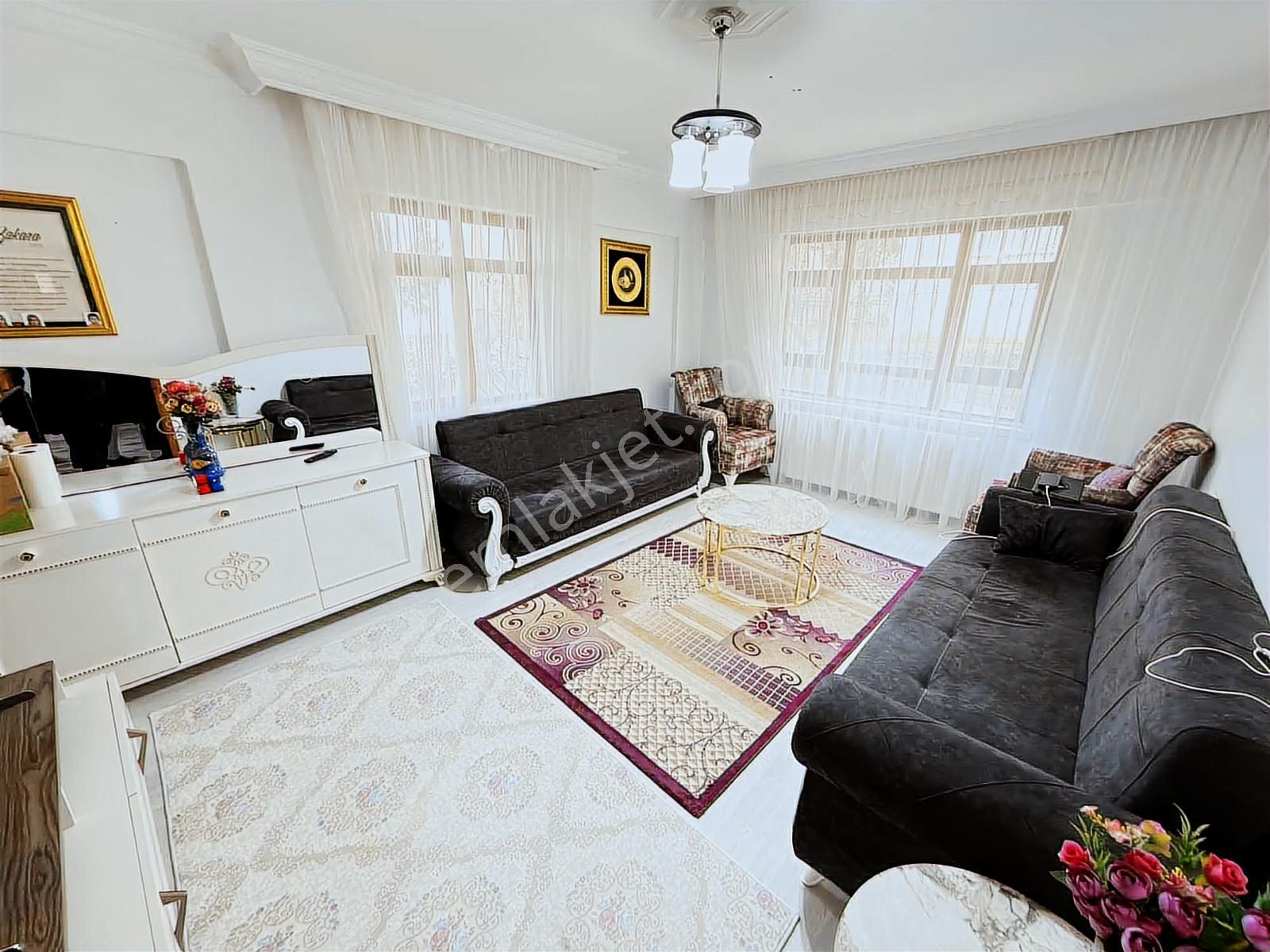 Etlik Şehir Has. & Antares Avm Yakını 2+1 Kendine Ait Bahçeli.!!