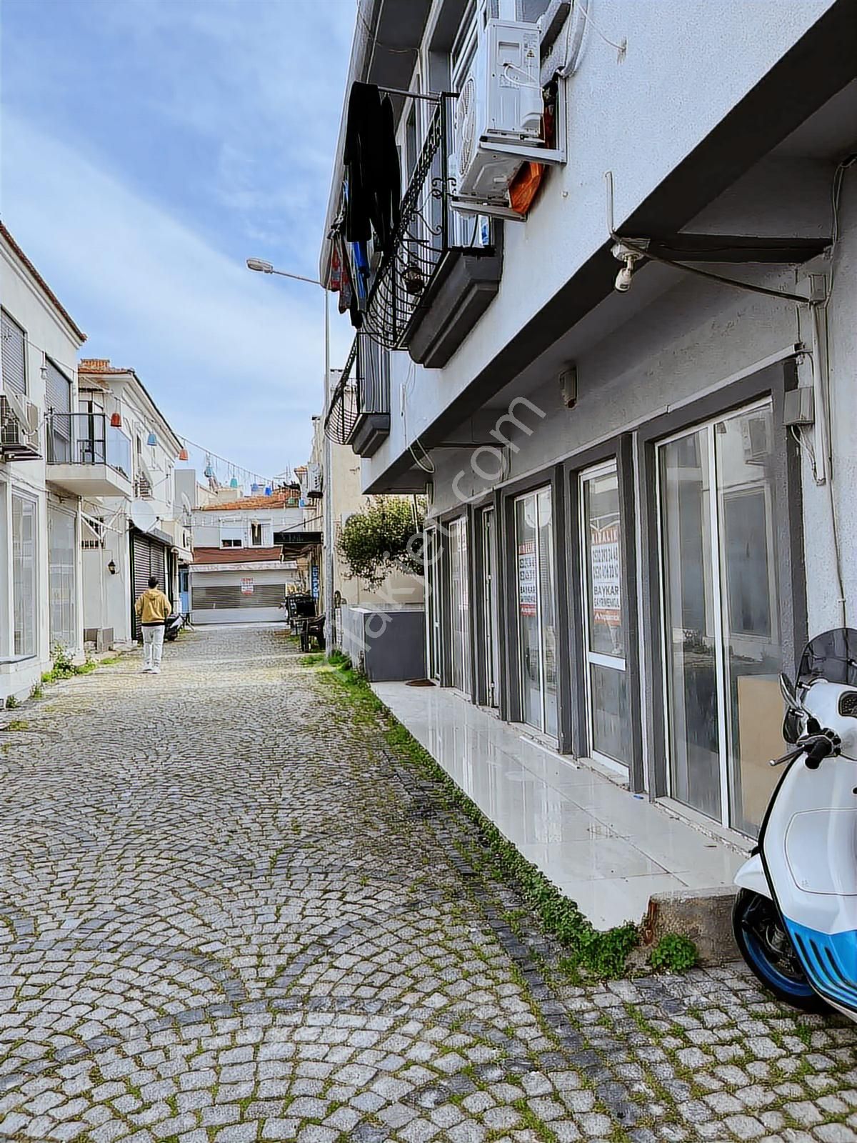 Çeşme İnönü Uzun Sokakta Kiralık Dükkan - Görsel 3