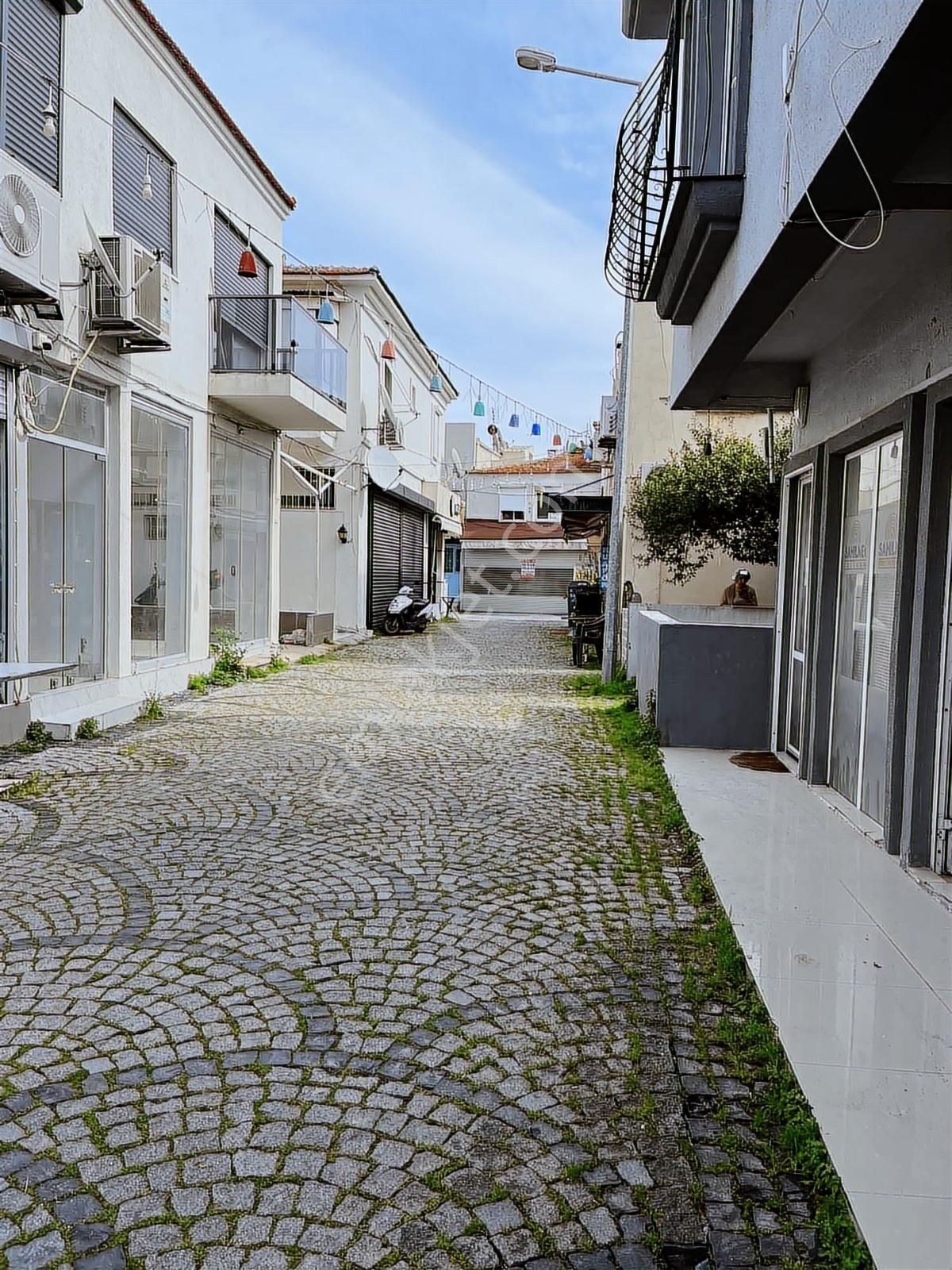 Çeşme İnönü Uzun Sokakta Kiralık Dükkan - Görsel 6
