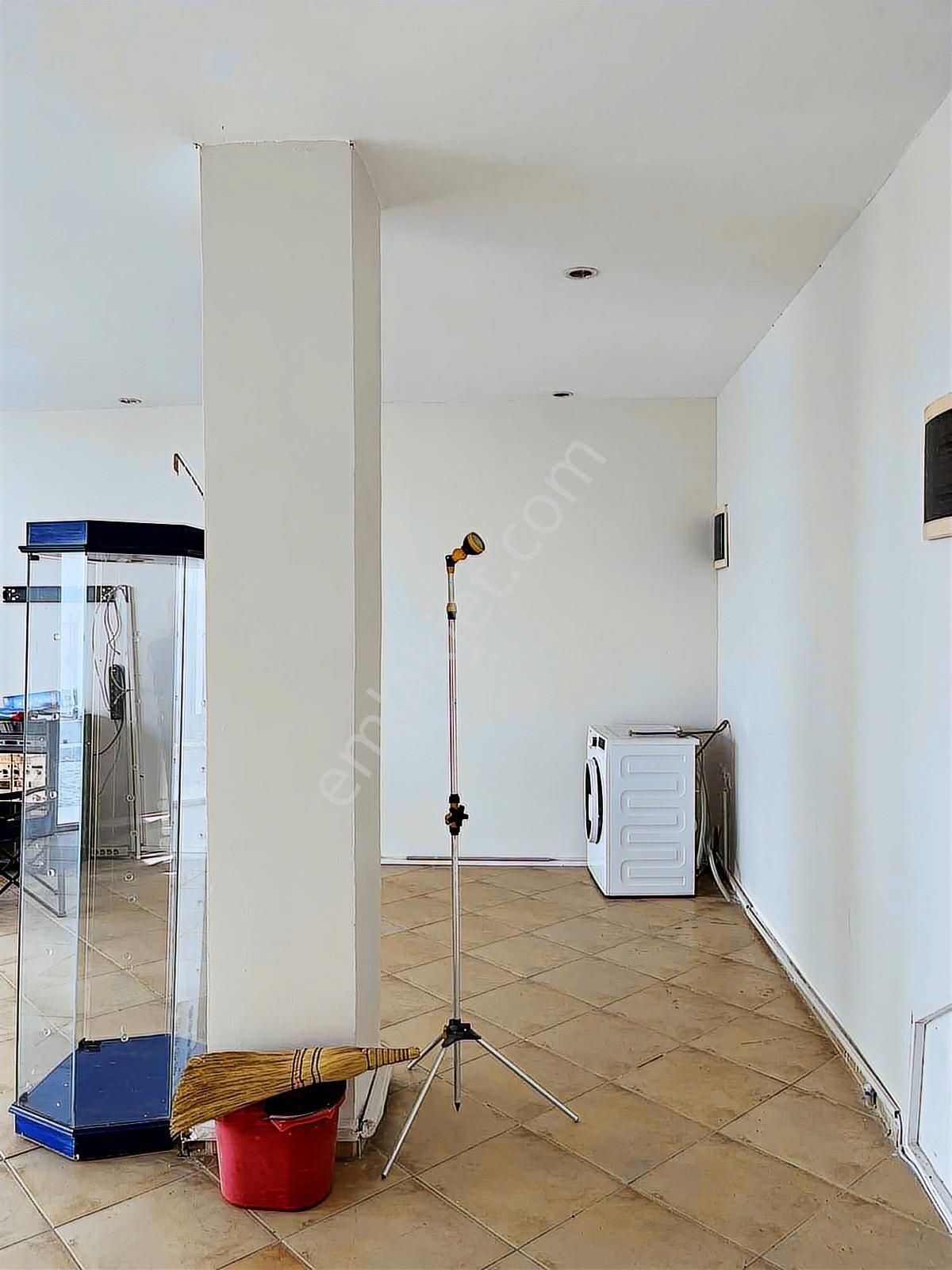 Çeşme İnönü Uzun Sokakta Kiralık Dükkan - Görsel 2