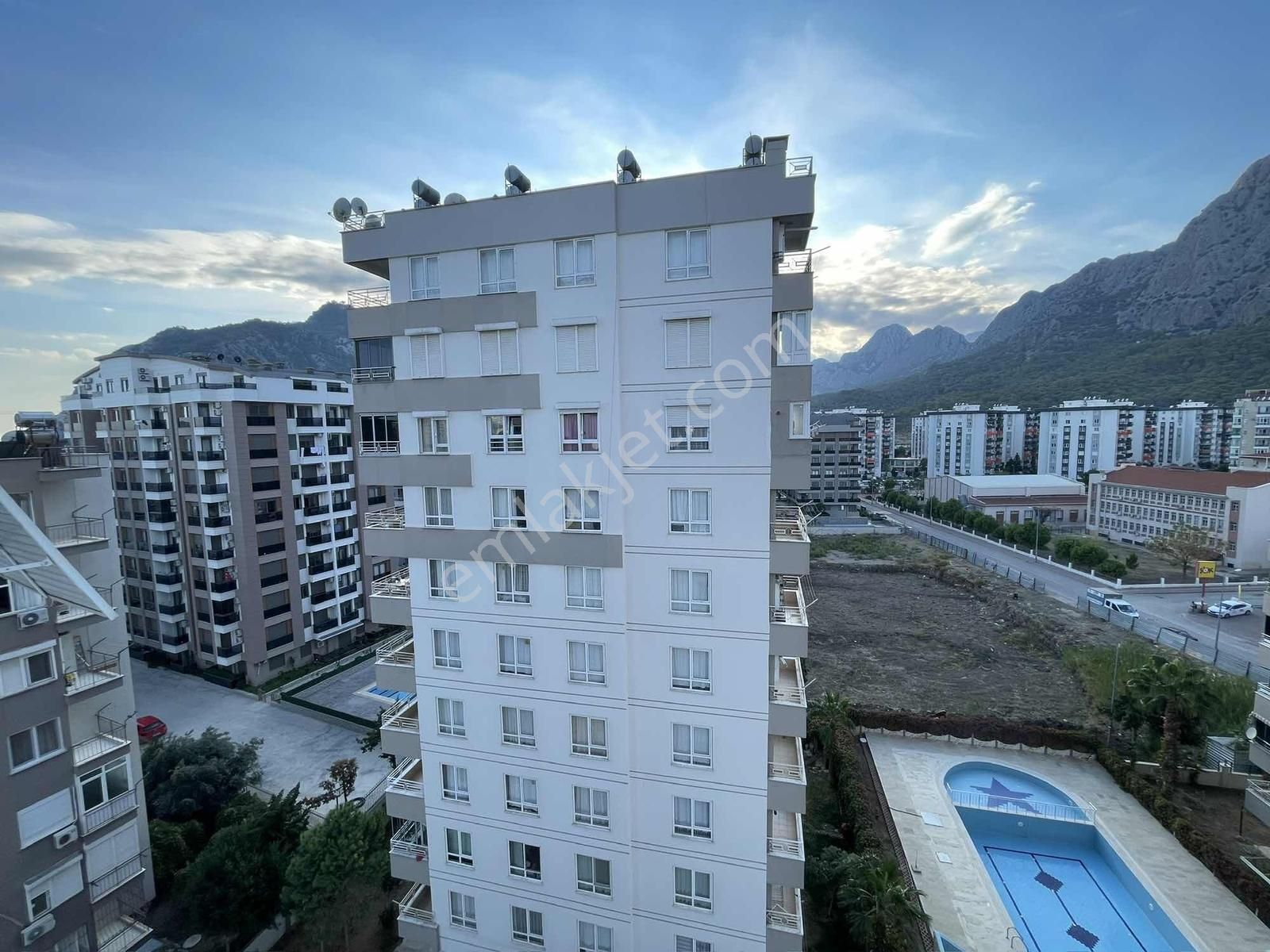 Sarısu'da Havuzlu Site İçerisinde Satılık 3+1 Daire - Görsel 17