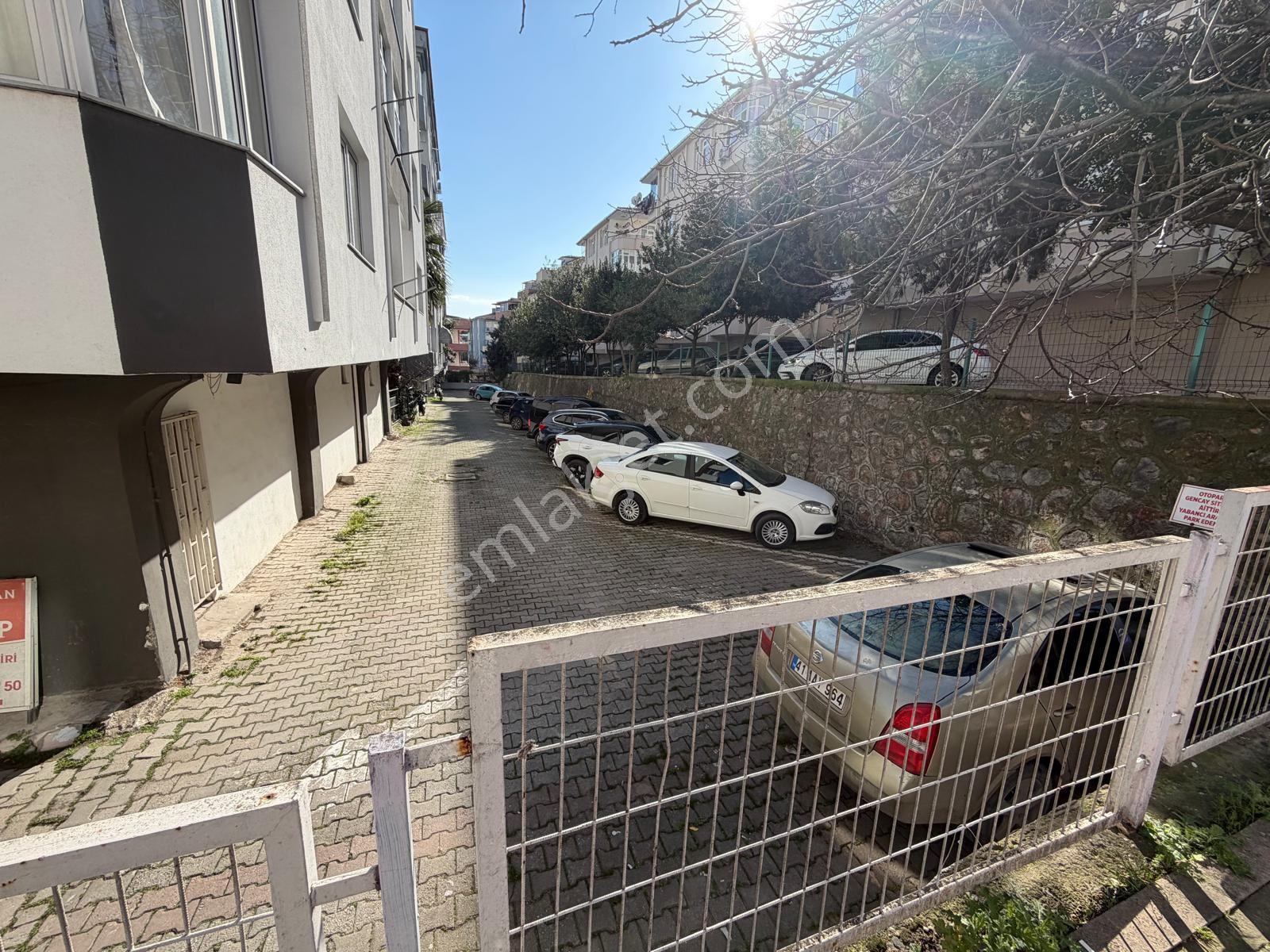 Derince’de-cumhuriyet Caddesi Üzerinde-mükemmel Konumda-fırsat Dükkan - Görsel 15
