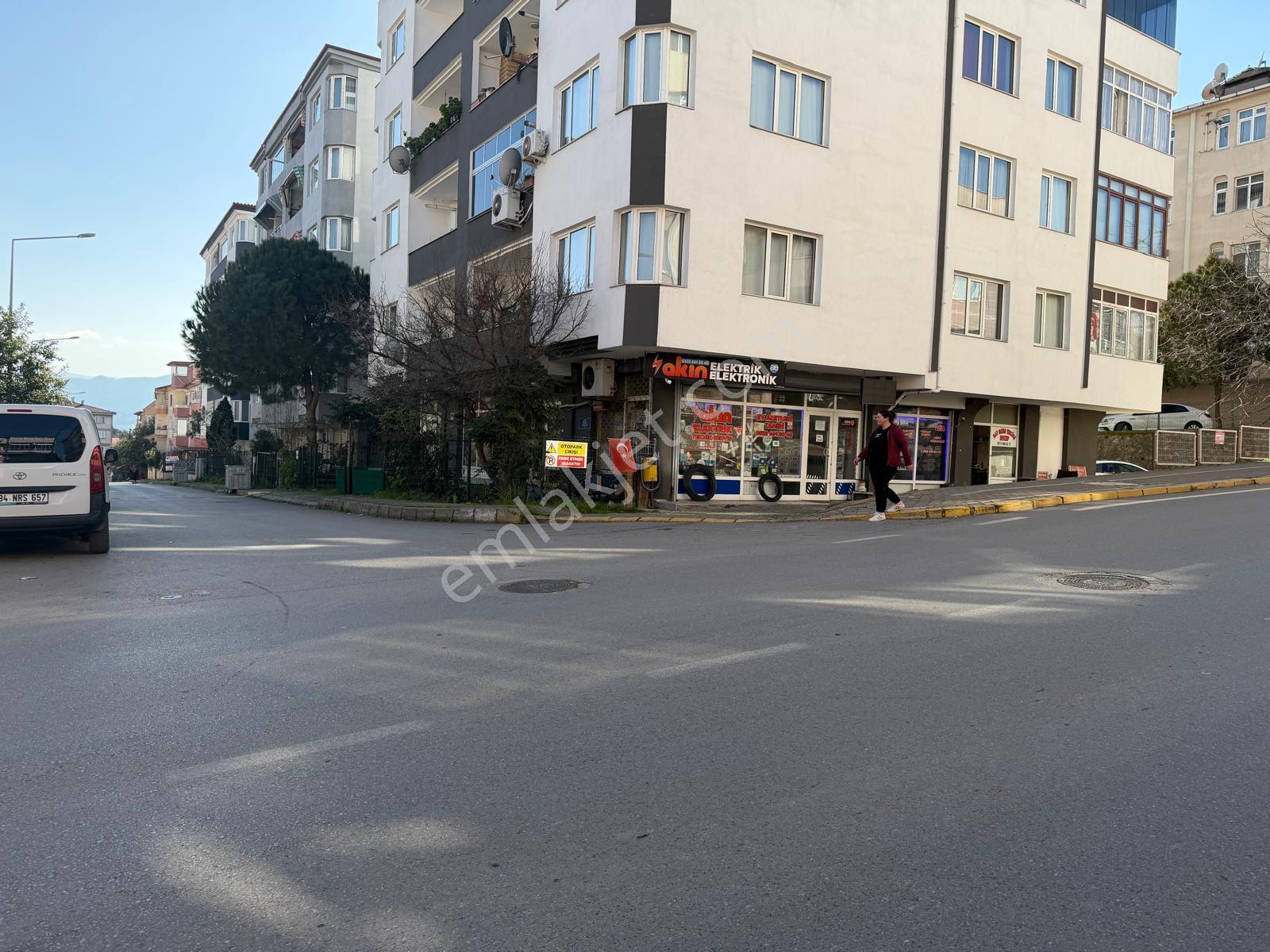 Derince’de-cumhuriyet Caddesi Üzerinde-mükemmel Konumda-fırsat Dükkan - Görsel 17