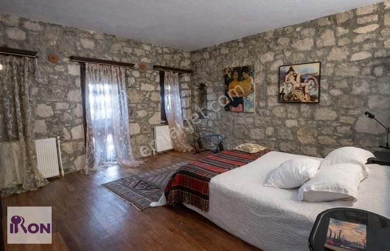 Bodrum Gürece De Satılık Deniz Manzaralı Havuzlu Orjinal Taş Ev - Görsel 9