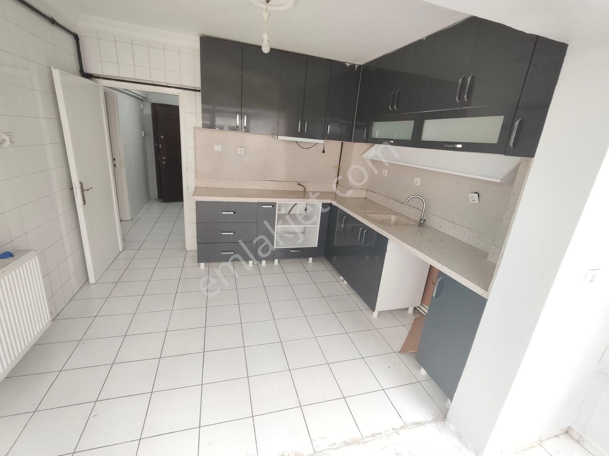 Yılmaz Gayrımenkulden Vatan Caddesi Üstü 1.arakatta Yapılı Şahane Konumda Kiralık Daire - Görsel 23