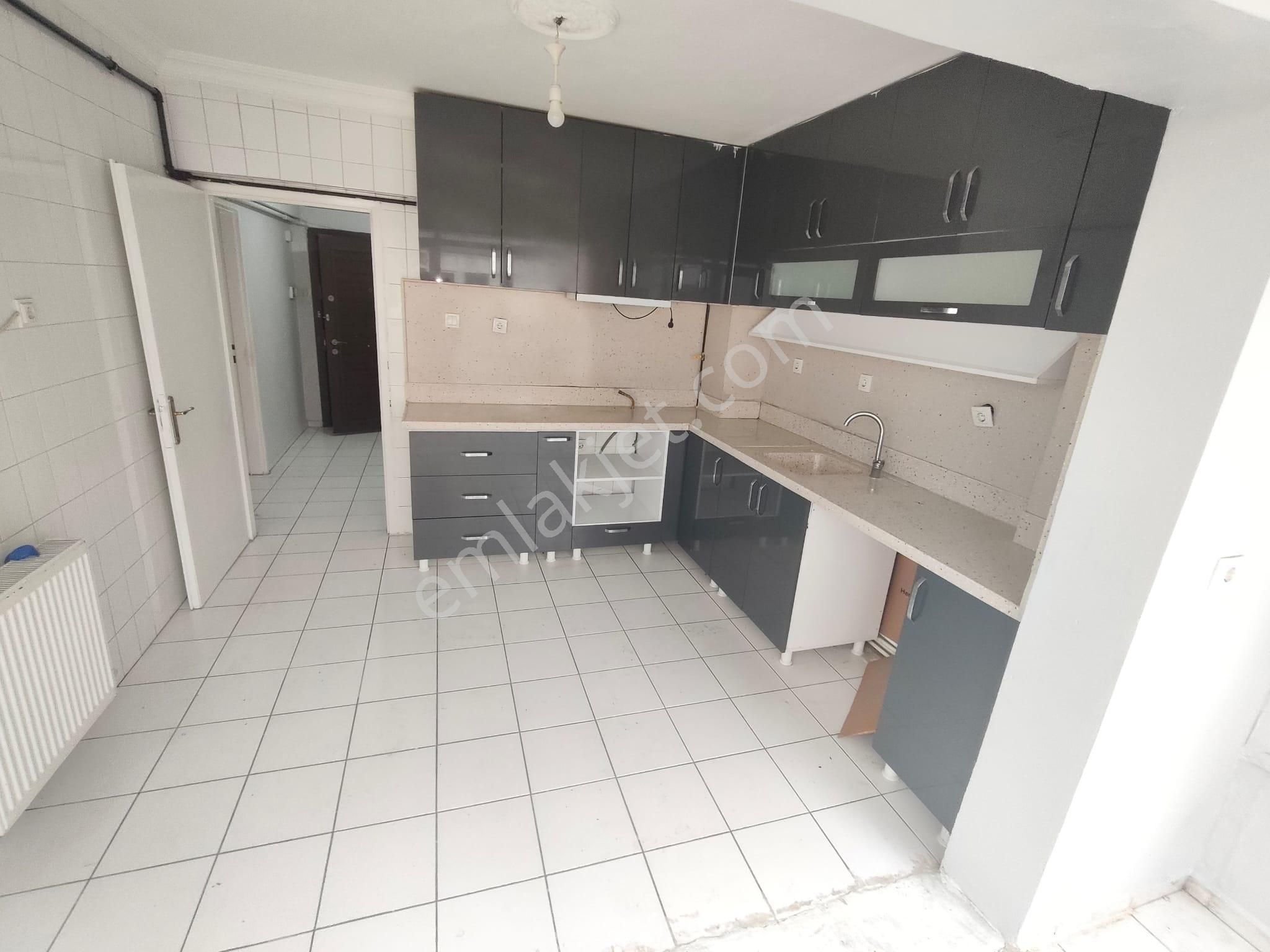 Yılmaz Gayrımenkulden Vatan Caddesi Üstü 1.arakatta Yapılı Şahane Konumda Kiralık Daire - Görsel 33