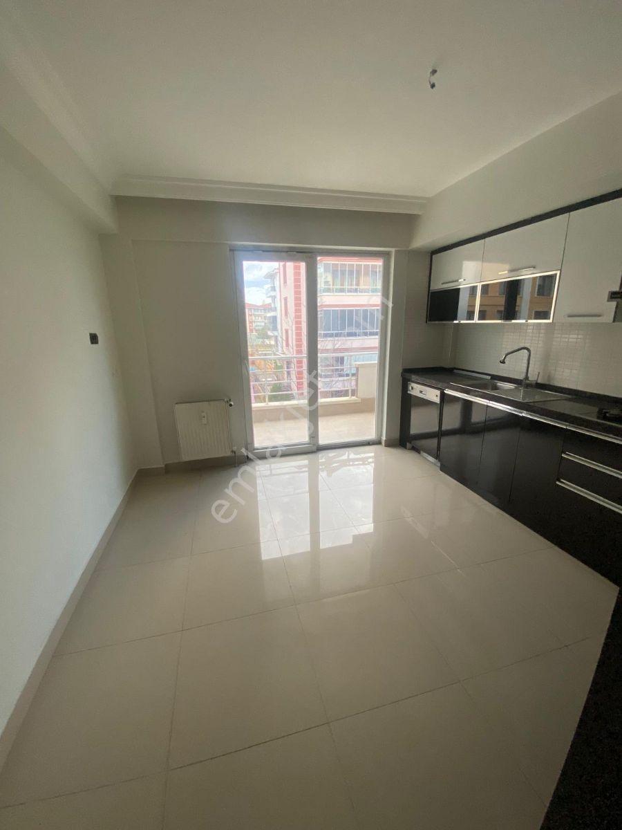 Uydukent Selçuklu Mahallesinde 4+1 Geniş Kiralık Daire - Görsel 10