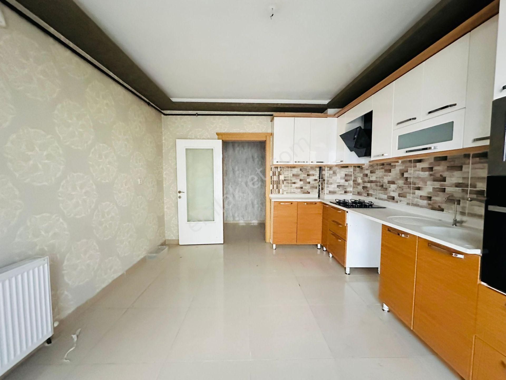 Feridunçelik'te Ali Bey Göbekte Giyinme Odalı Full Yapılı 3+1 Kiralık Daire !! - Görsel 4