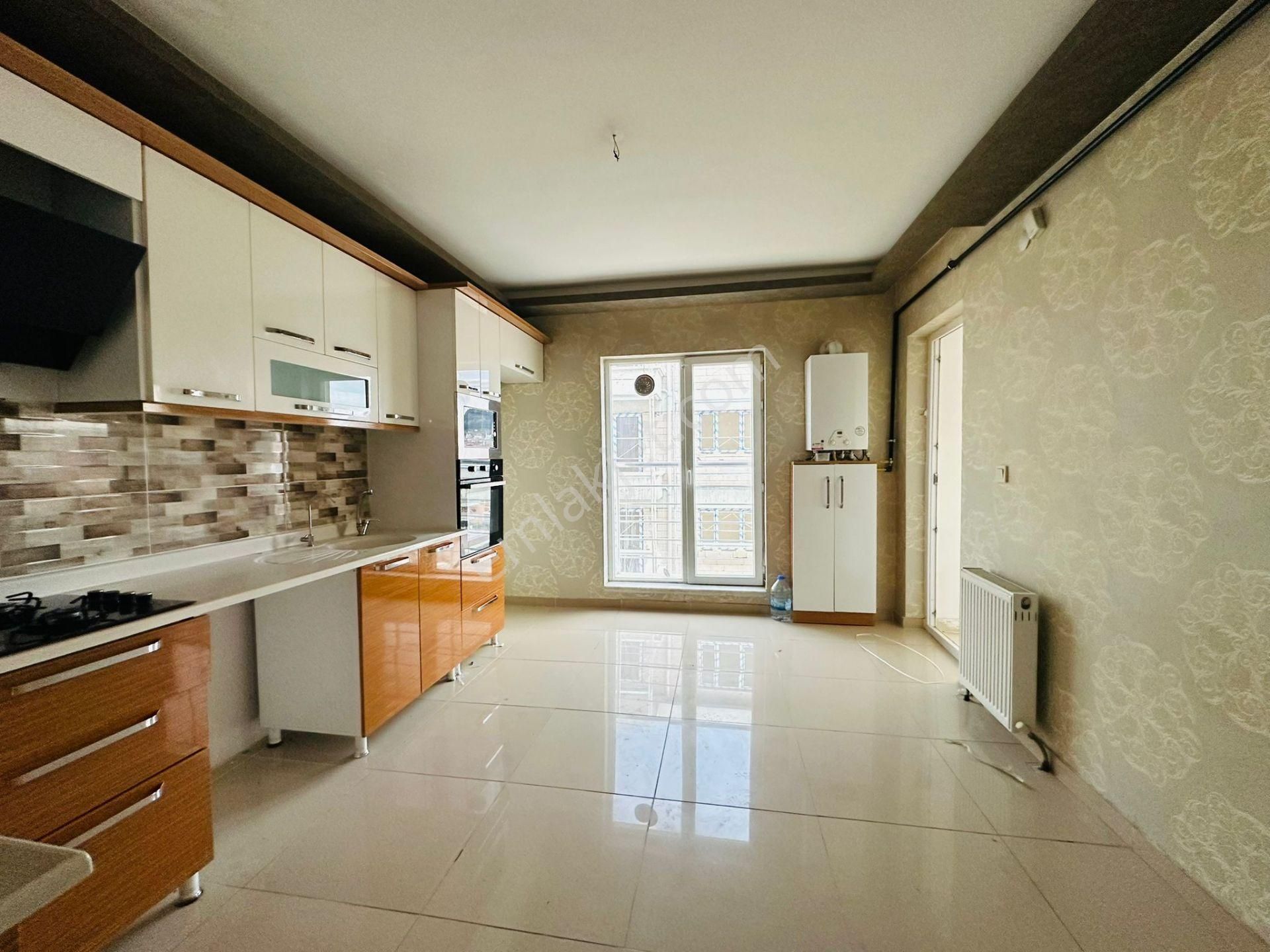 Feridunçelik'te Ali Bey Göbekte Giyinme Odalı Full Yapılı 3+1 Kiralık Daire !! - Görsel 6