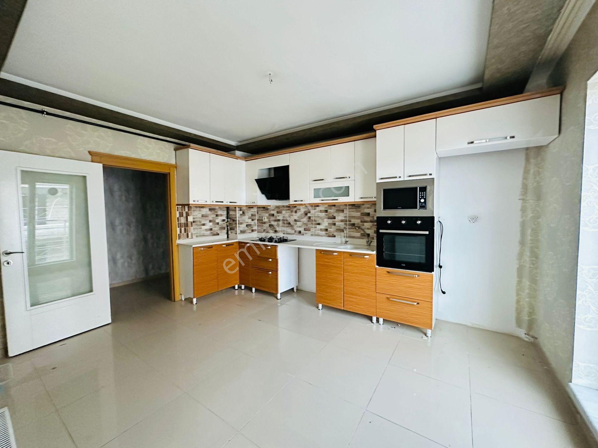 Feridunçelik'te Ali Bey Göbekte Giyinme Odalı Full Yapılı 3+1 Kiralık Daire !!