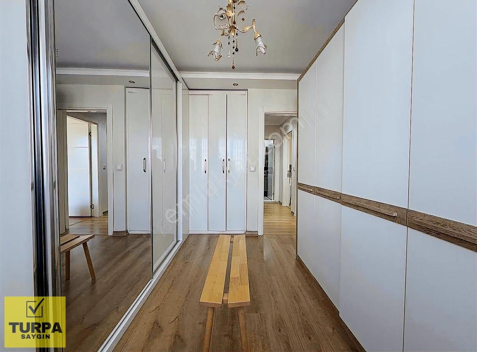 Menderes Mithatpaşa Mahallesinde Müstakil Tapulu 4.5+1 Villa - Görsel 24