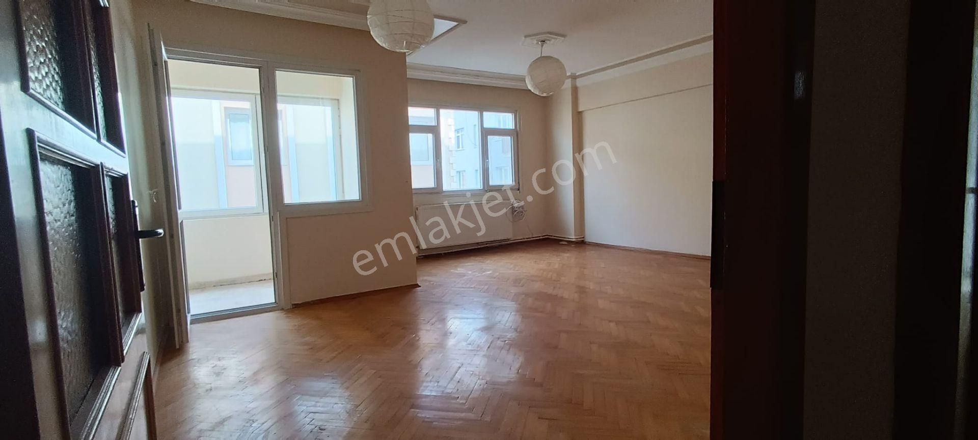 Sahibinden Üsküdar Merkezde Deniz Manzarali Oturmaya Hazir Daire - Görsel 2