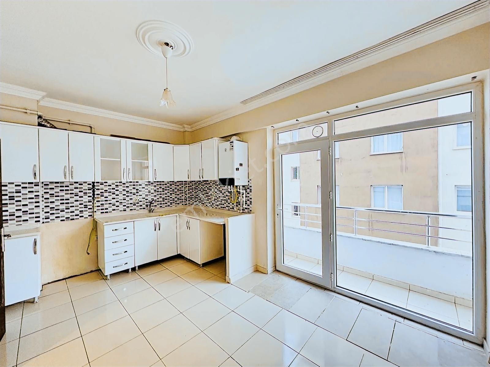 Harika Konumlu 3+1 Yüksek Kredi İmkanı Ebeveyn Banyolu Kombili - Görsel 6