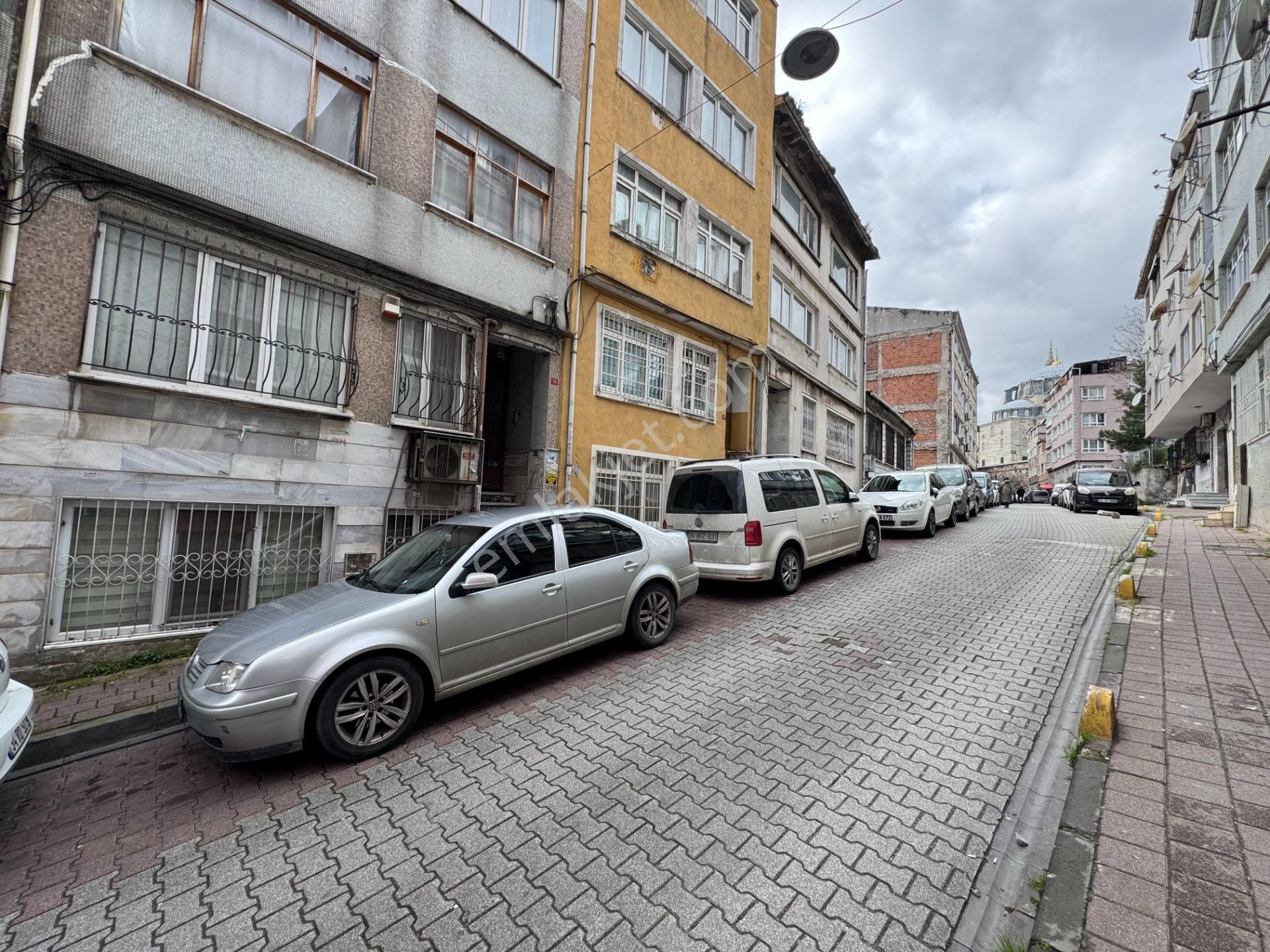 Turyap' Tan Fatih Aksaray' Da Çok Temiz Eşyalarıyla Satılık Daire - Görsel 10