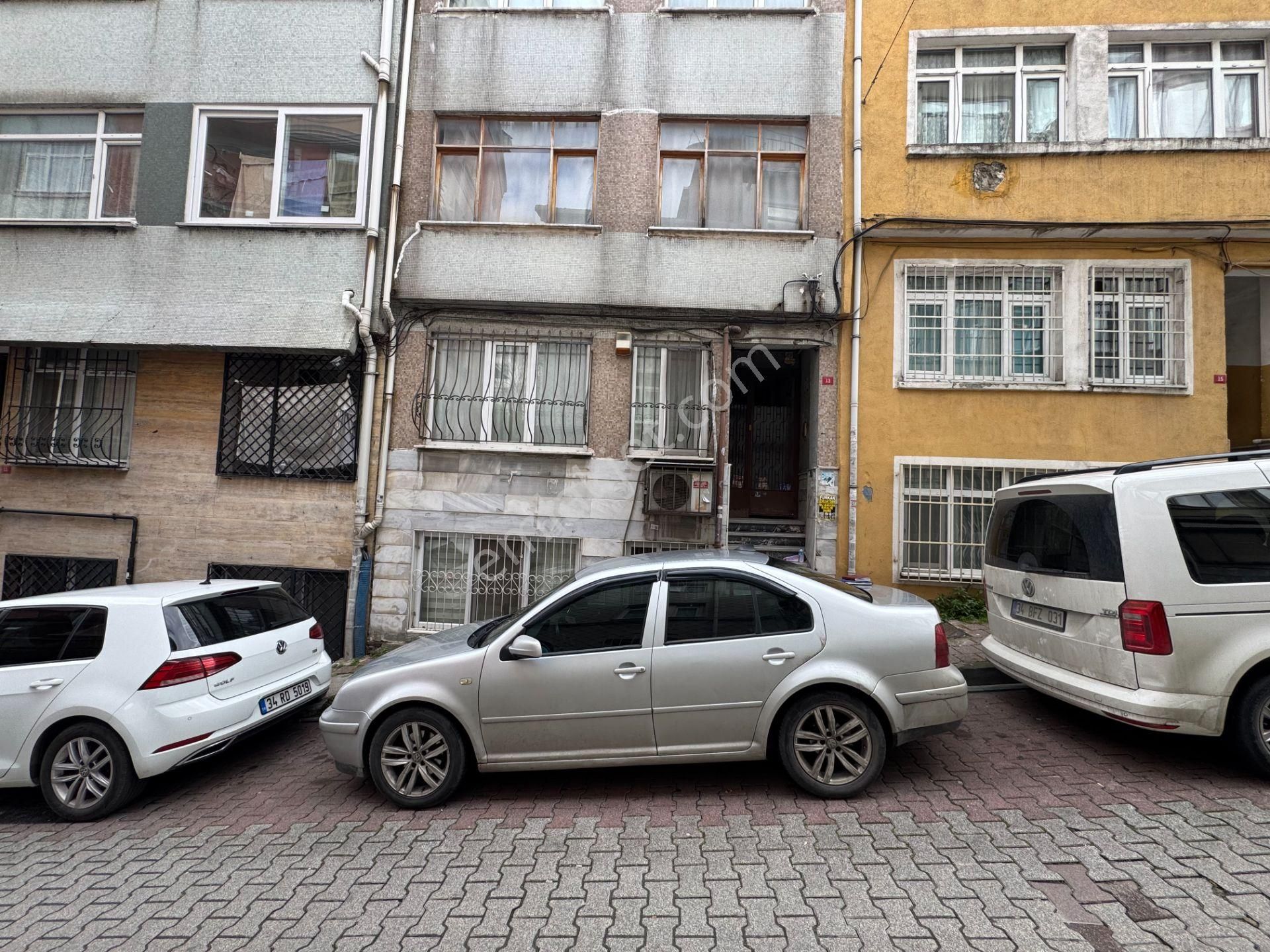 Turyap' Tan Fatih Aksaray' Da Çok Temiz Eşyalarıyla Satılık Daire - Görsel 13