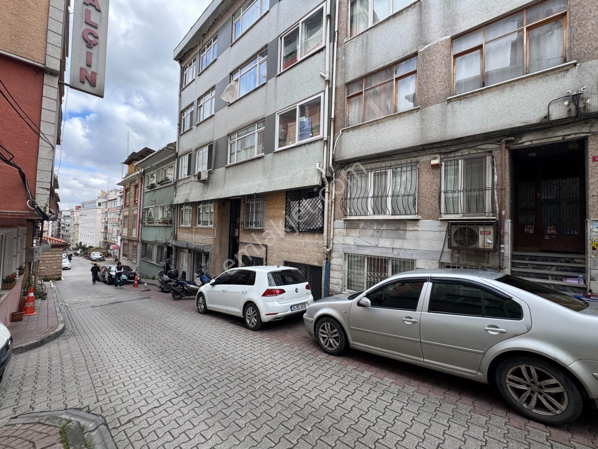 Turyap' Tan Fatih Aksaray' Da Çok Temiz Eşyalarıyla Satılık Daire - Görsel 11